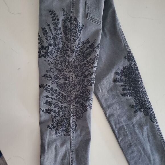 Free People Girlfriend Jeans Women Size 24 Gray Embroidered Cropped We The Free - Picture 8 of 10